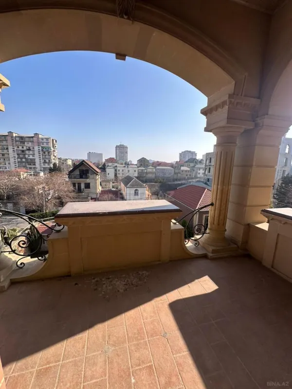 Satılır 18 otaqlı həyət evi 1200 m²