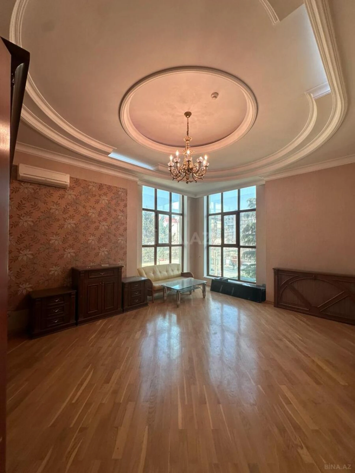 Satılır 18 otaqlı həyət evi 1200 m²