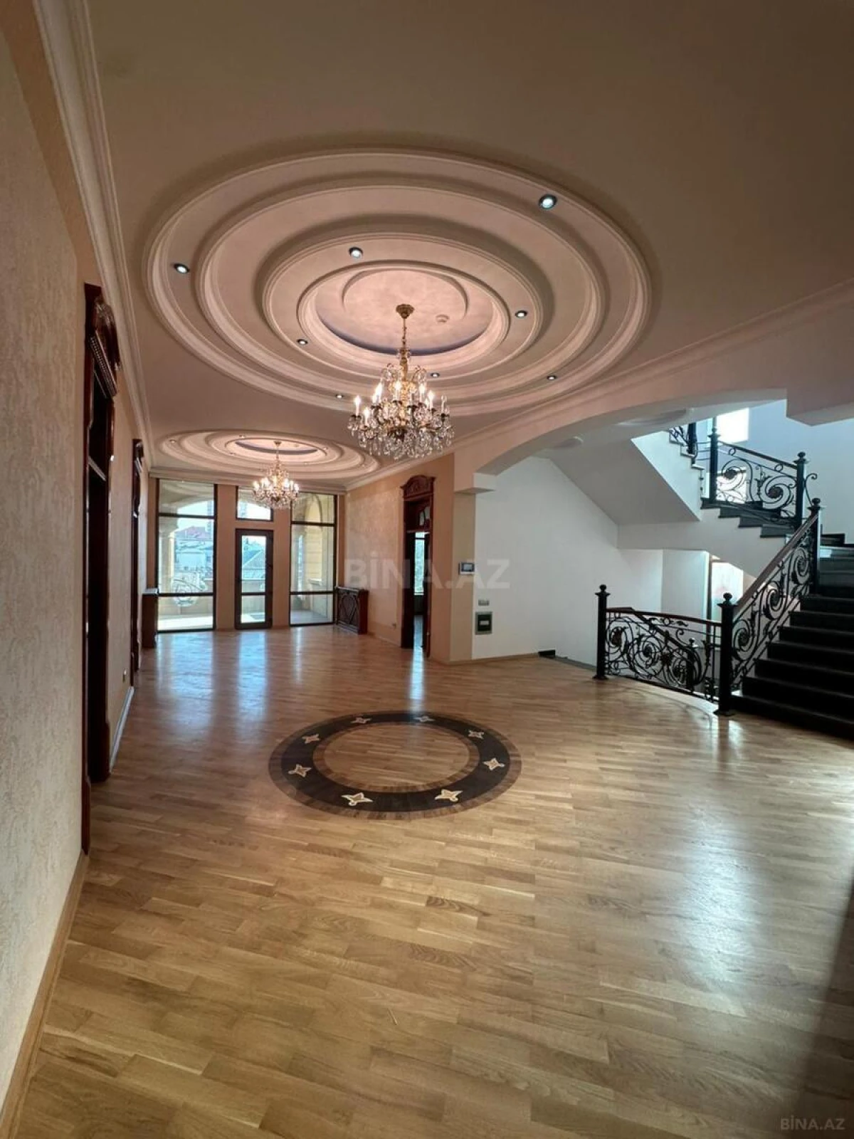 Satılır 18 otaqlı həyət evi 1200 m²