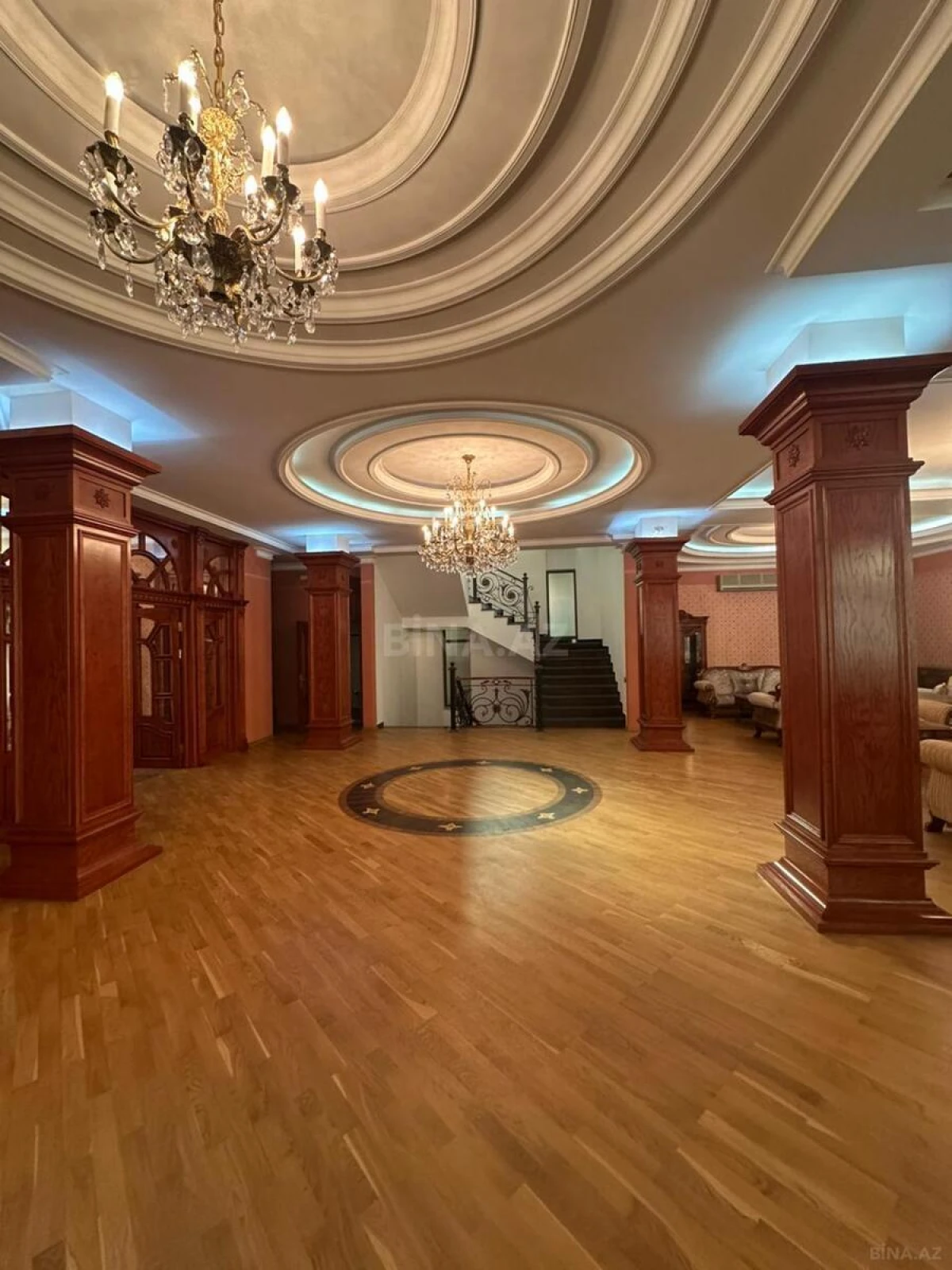 Satılır 18 otaqlı həyət evi 1200 m²