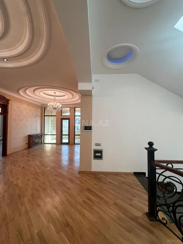 Satılır 18 otaqlı həyət evi 1200 m²