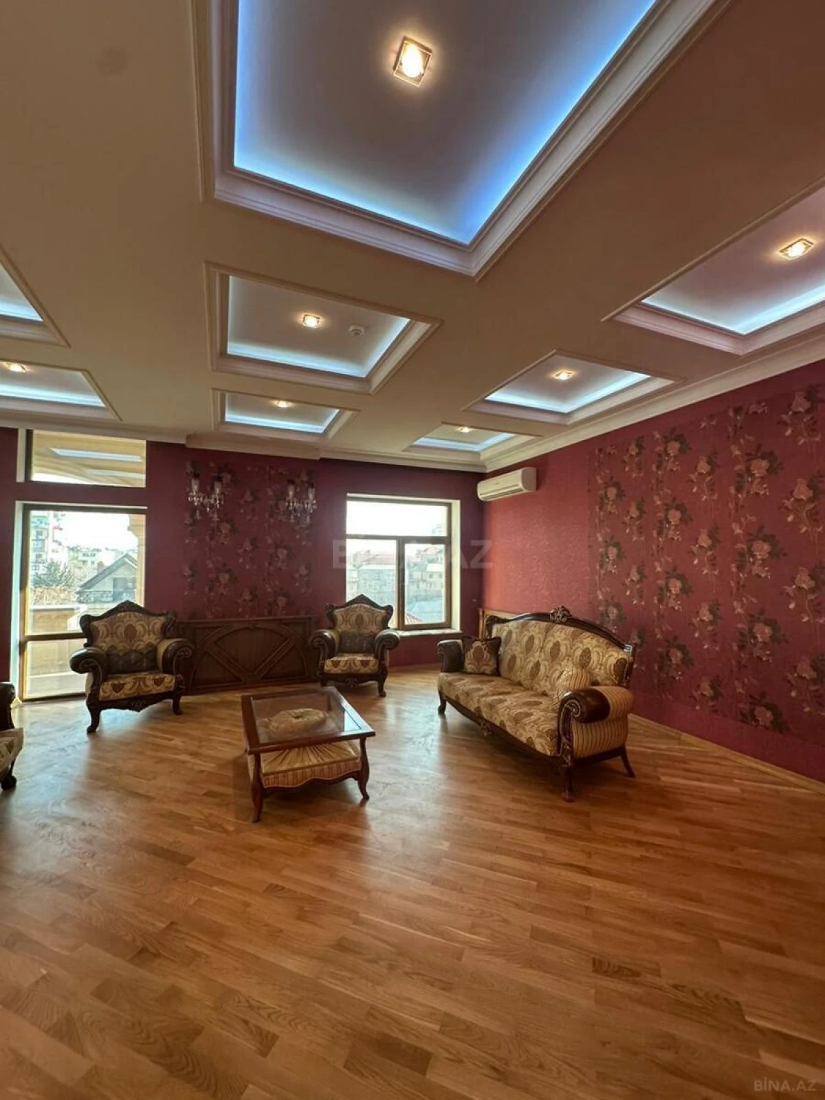 Satılır 18 otaqlı həyət evi 1200 m²