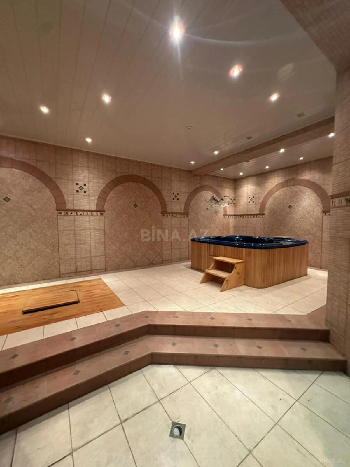 Satılır 18 otaqlı həyət evi 1200 m²