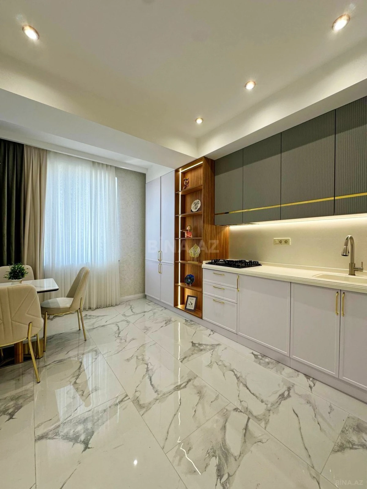 Satılır 4 otaqlı mənzil 110 m²