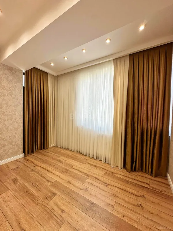 Satılır 4 otaqlı mənzil 110 m²