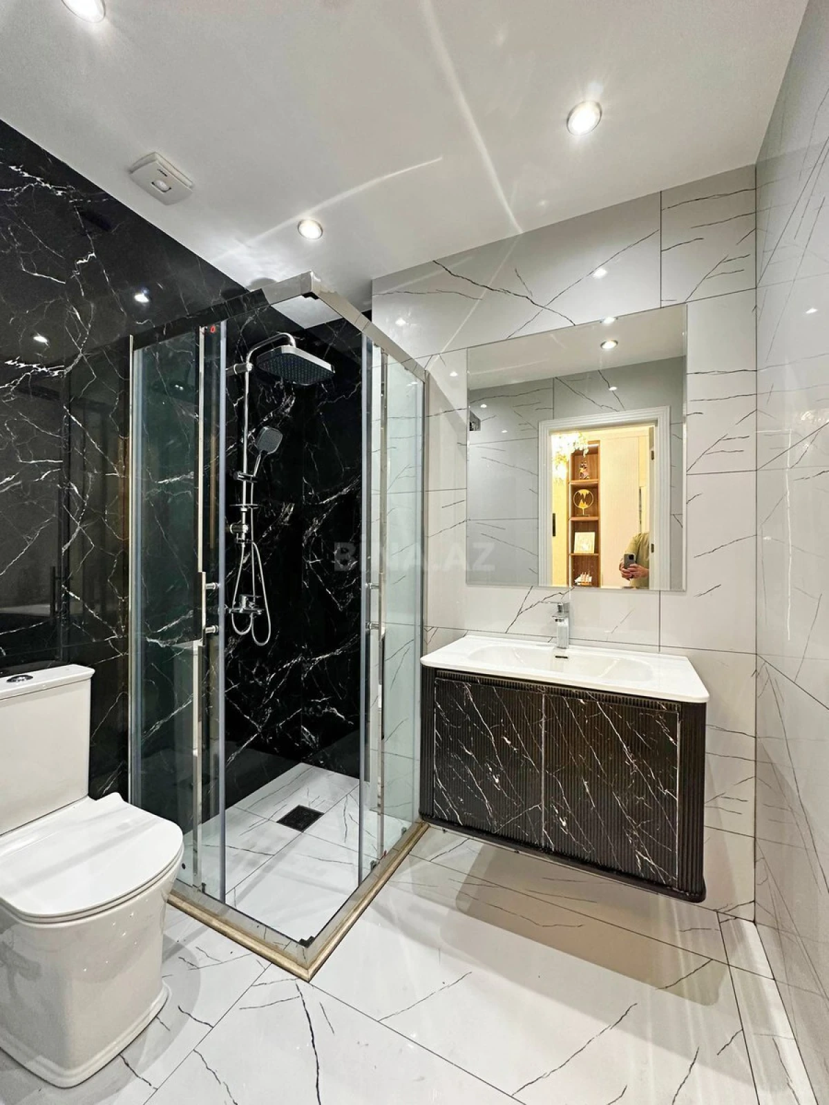 Satılır 4 otaqlı mənzil 110 m²