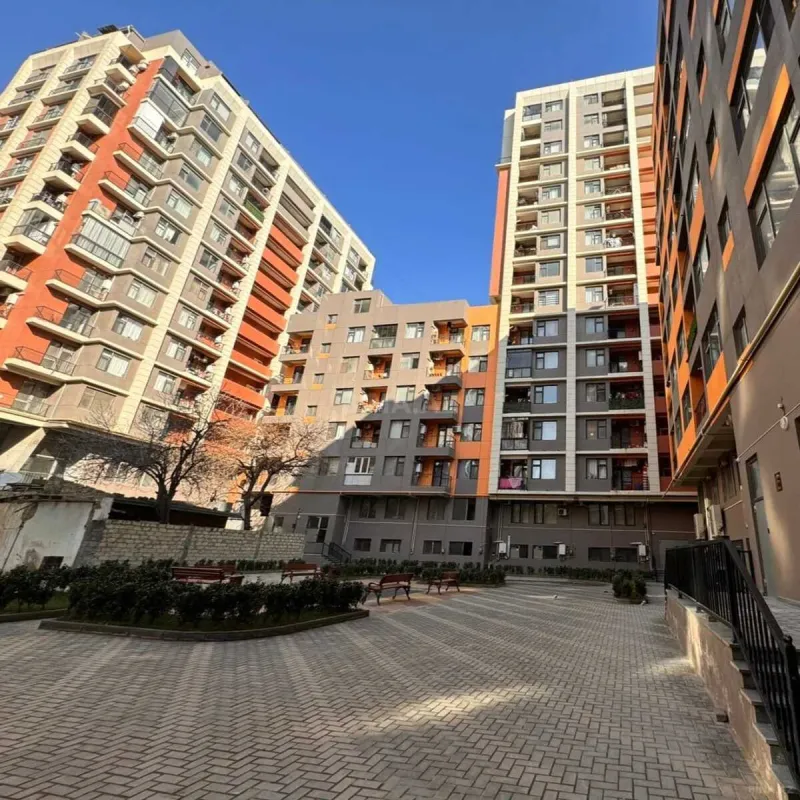 Kirayə verilir 2 otaqlı mənzil 82 m²