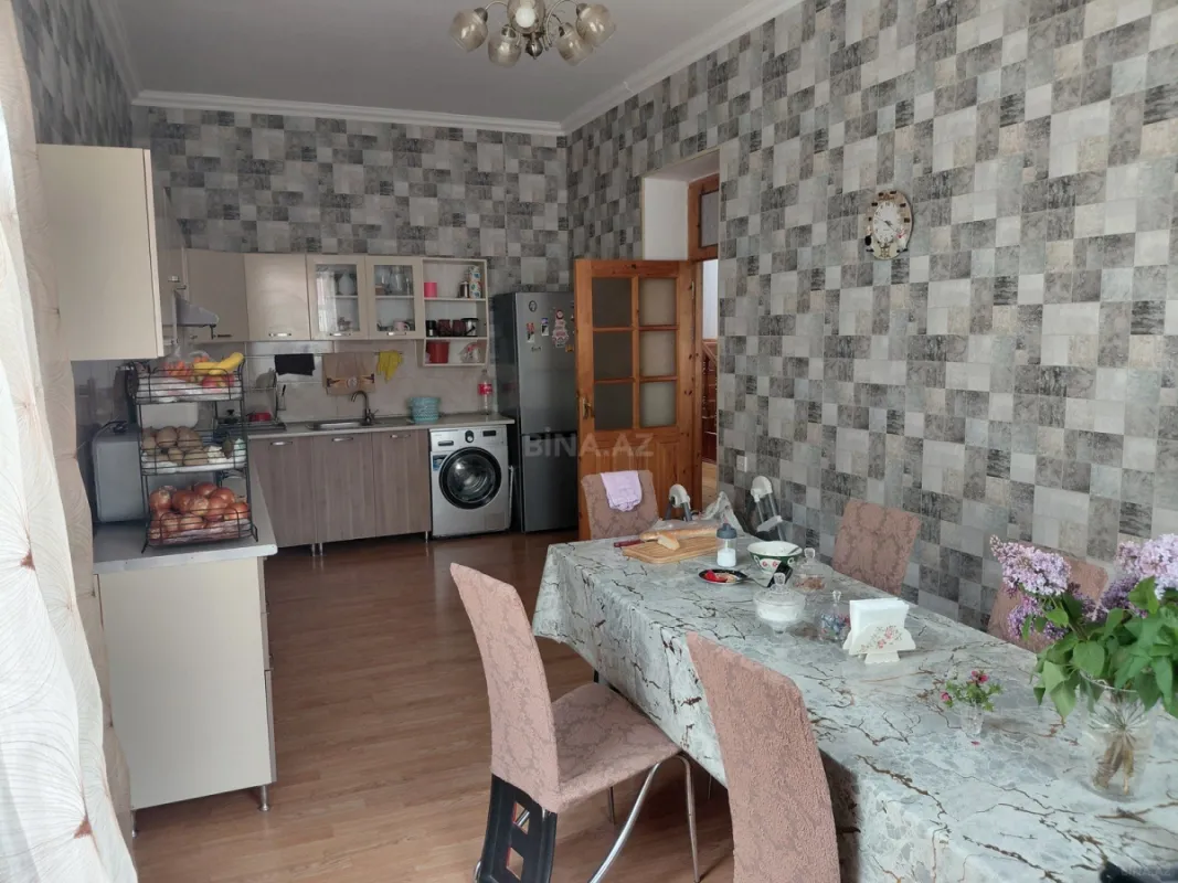 Satılır 6 otaqlı həyət evi 214 m²