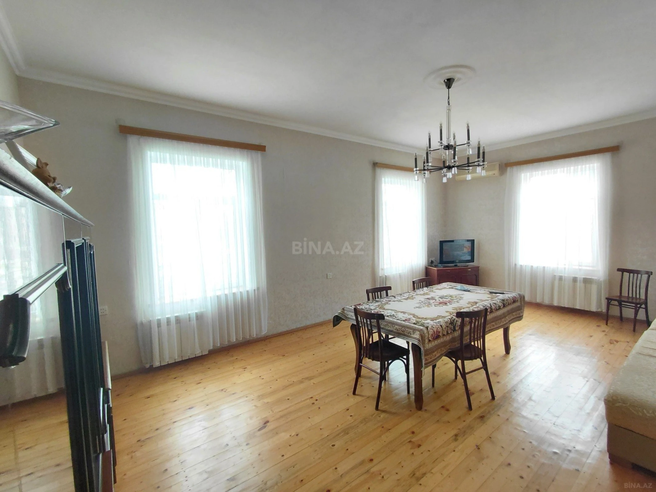 Satılır 6 otaqlı həyət evi 214 m²