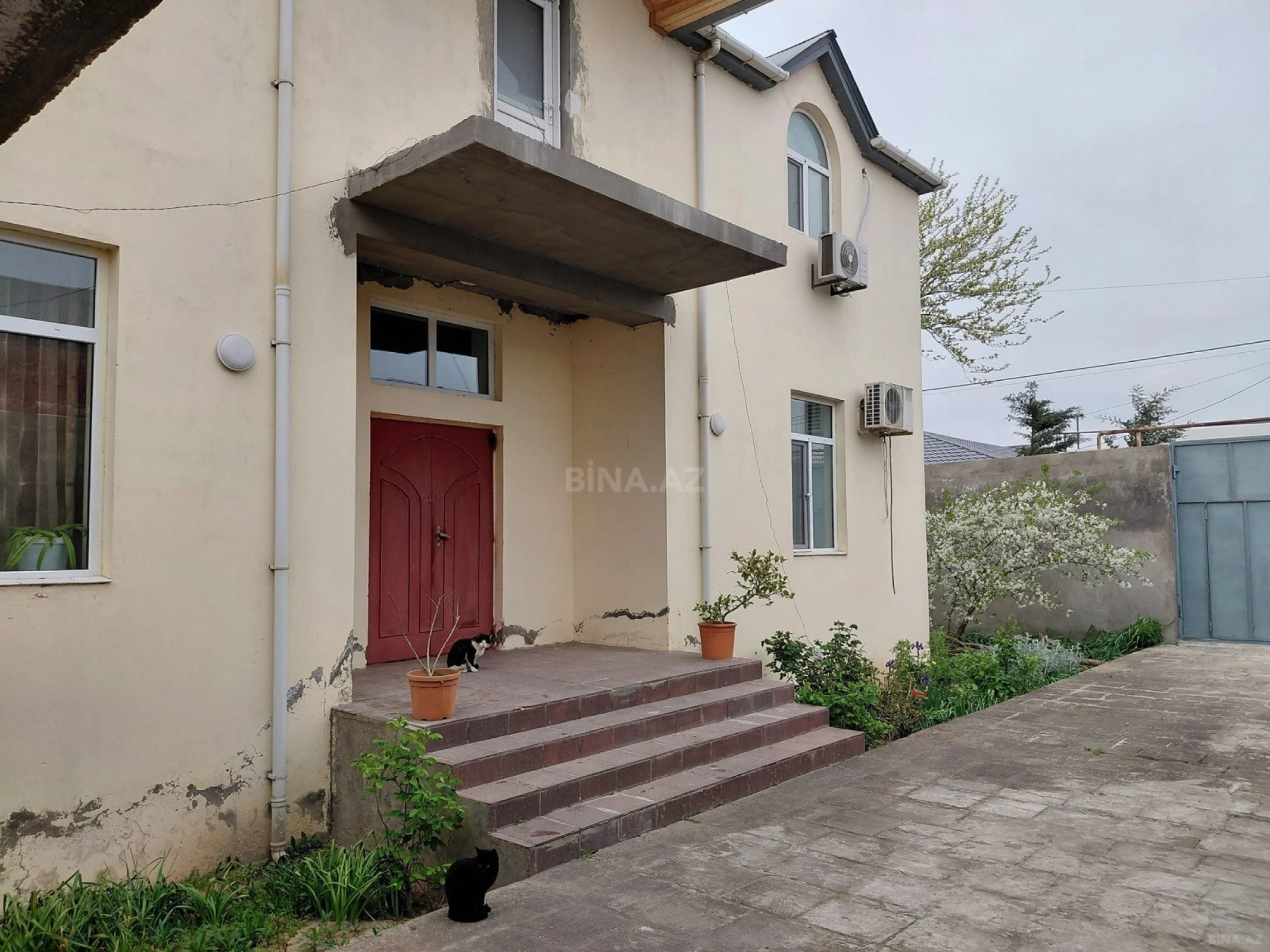 Satılır 6 otaqlı həyət evi 214 m²