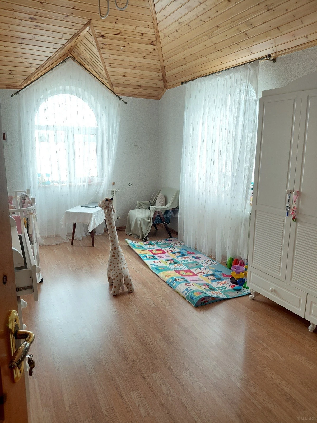 Satılır 6 otaqlı həyət evi 214 m²