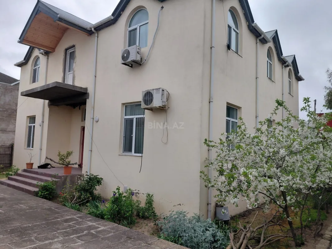 Satılır 6 otaqlı həyət evi 214 m²