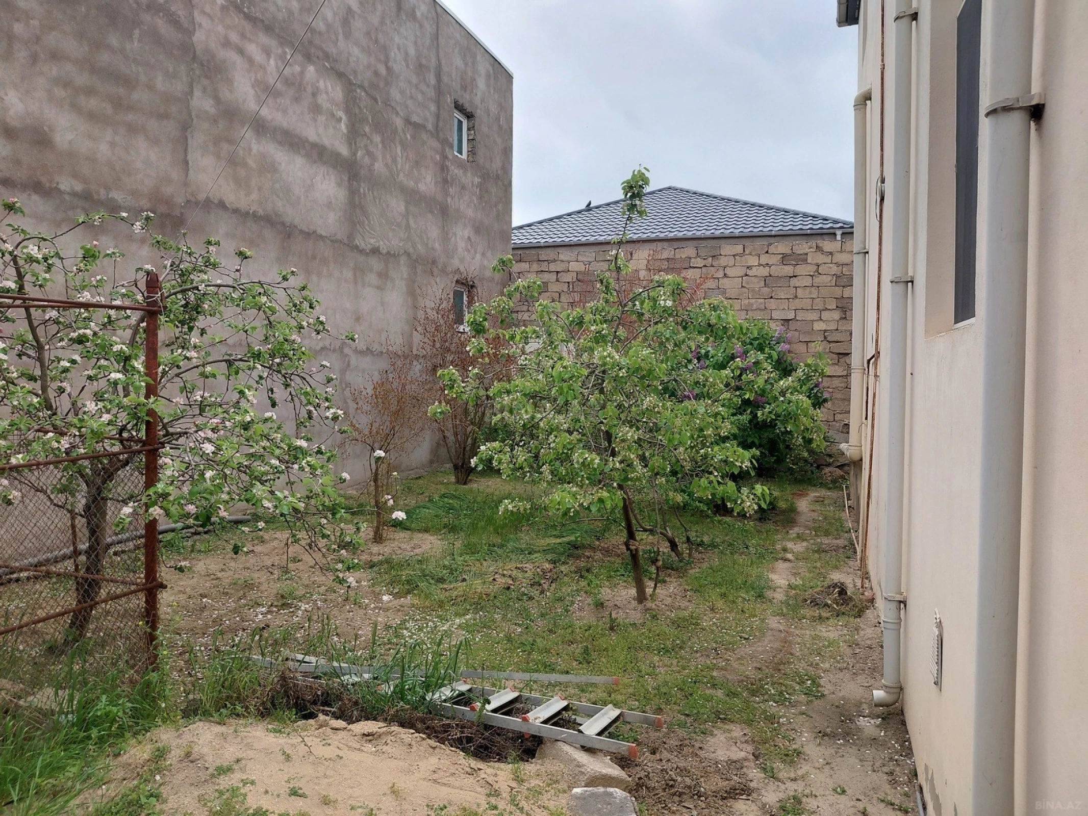 Satılır 6 otaqlı həyət evi 214 m²