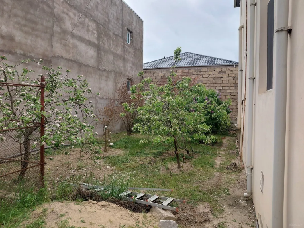 Satılır 6 otaqlı həyət evi 214 m²