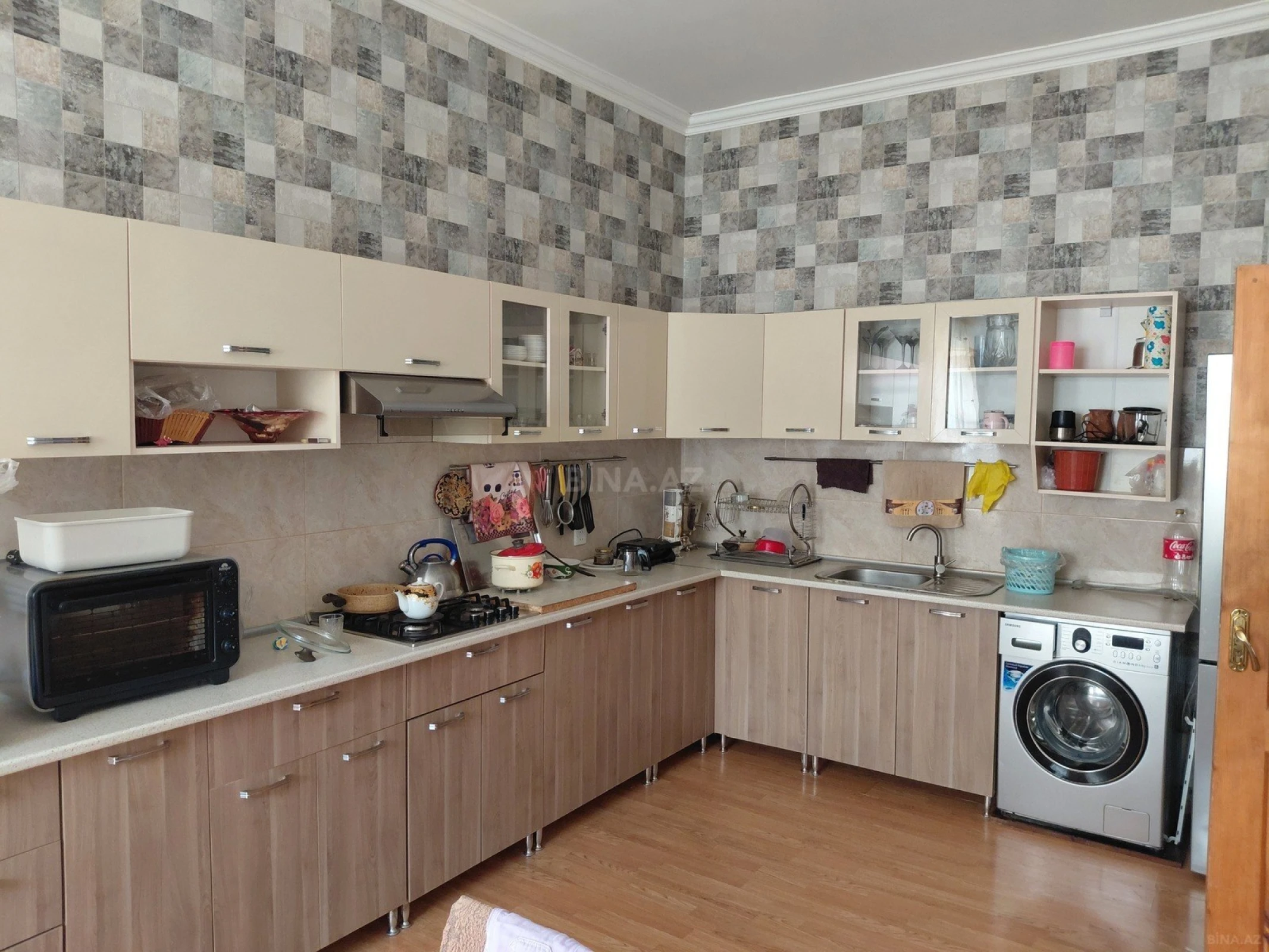 Satılır 6 otaqlı həyət evi 214 m²