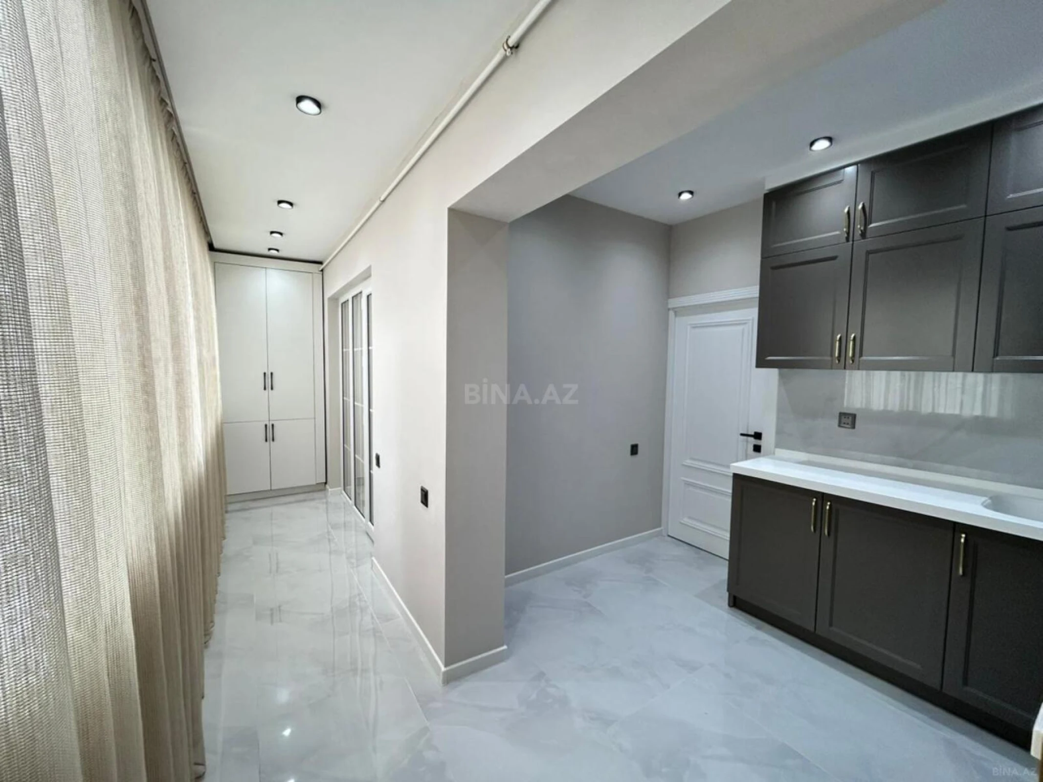 Satılır 4 otaqlı mənzil 105 m²
