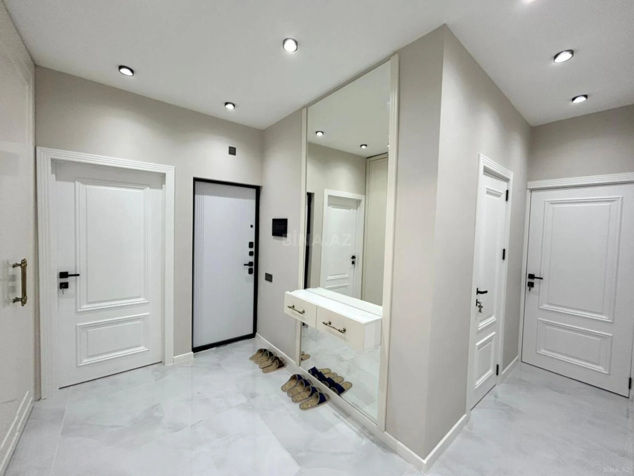 Satılır 4 otaqlı mənzil 105 m²