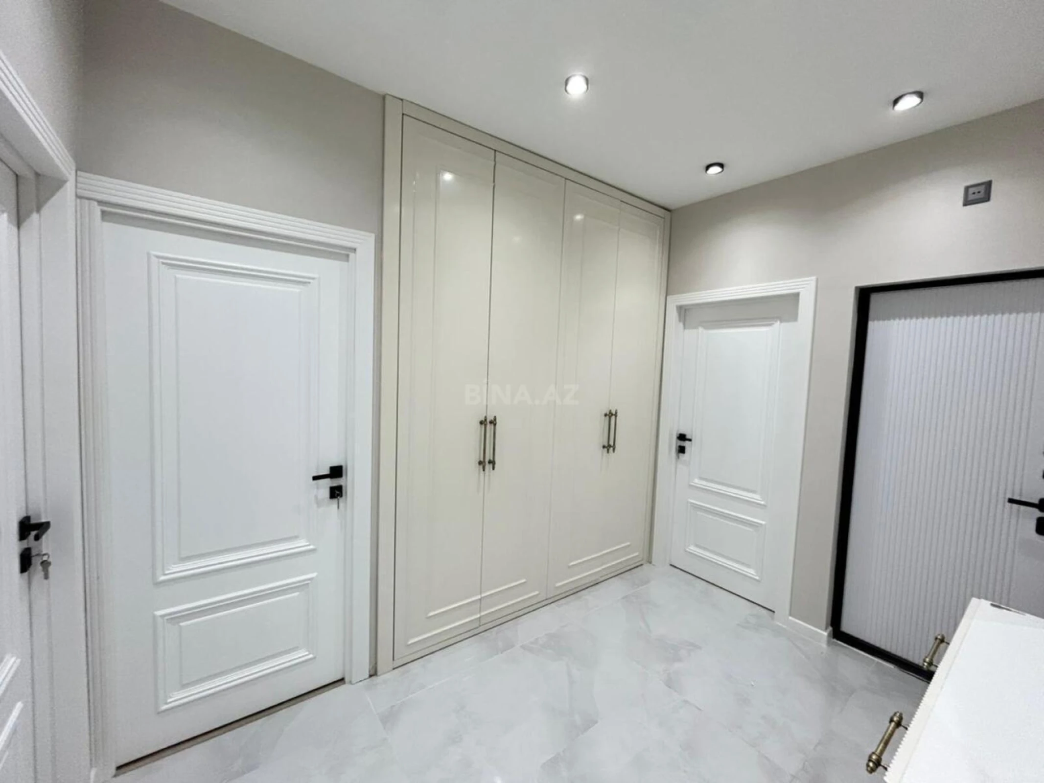 Satılır 4 otaqlı mənzil 105 m²