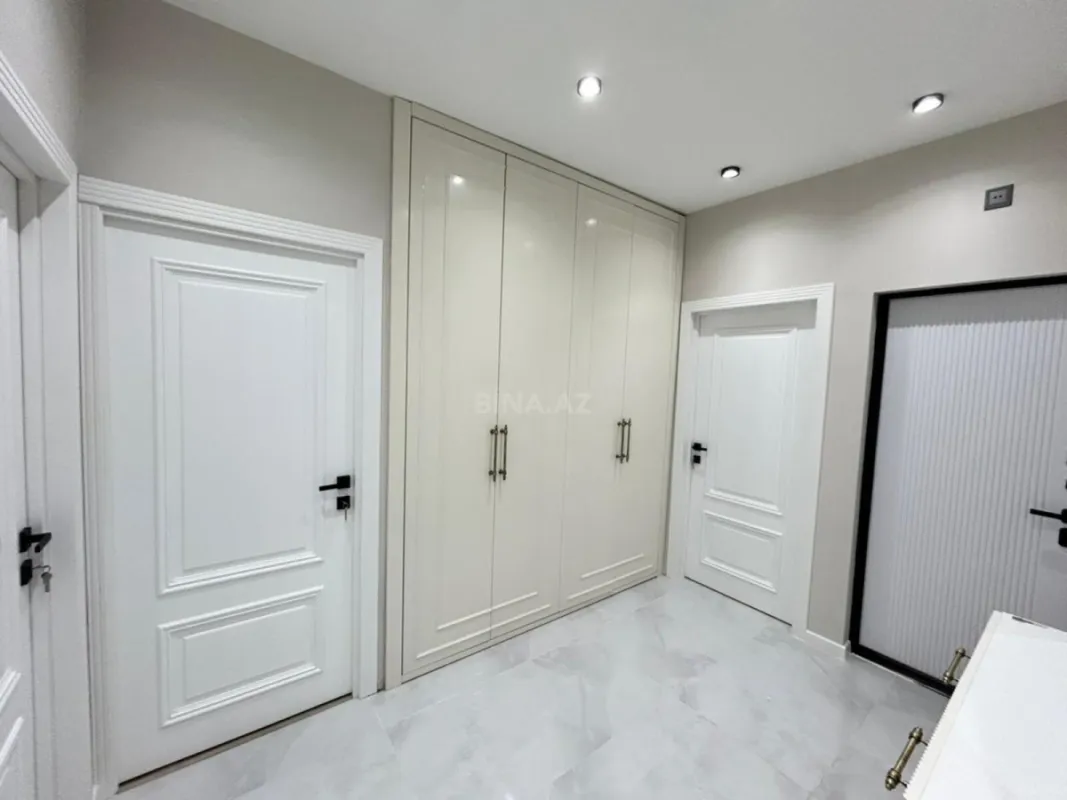 Satılır 4 otaqlı mənzil 105 m²