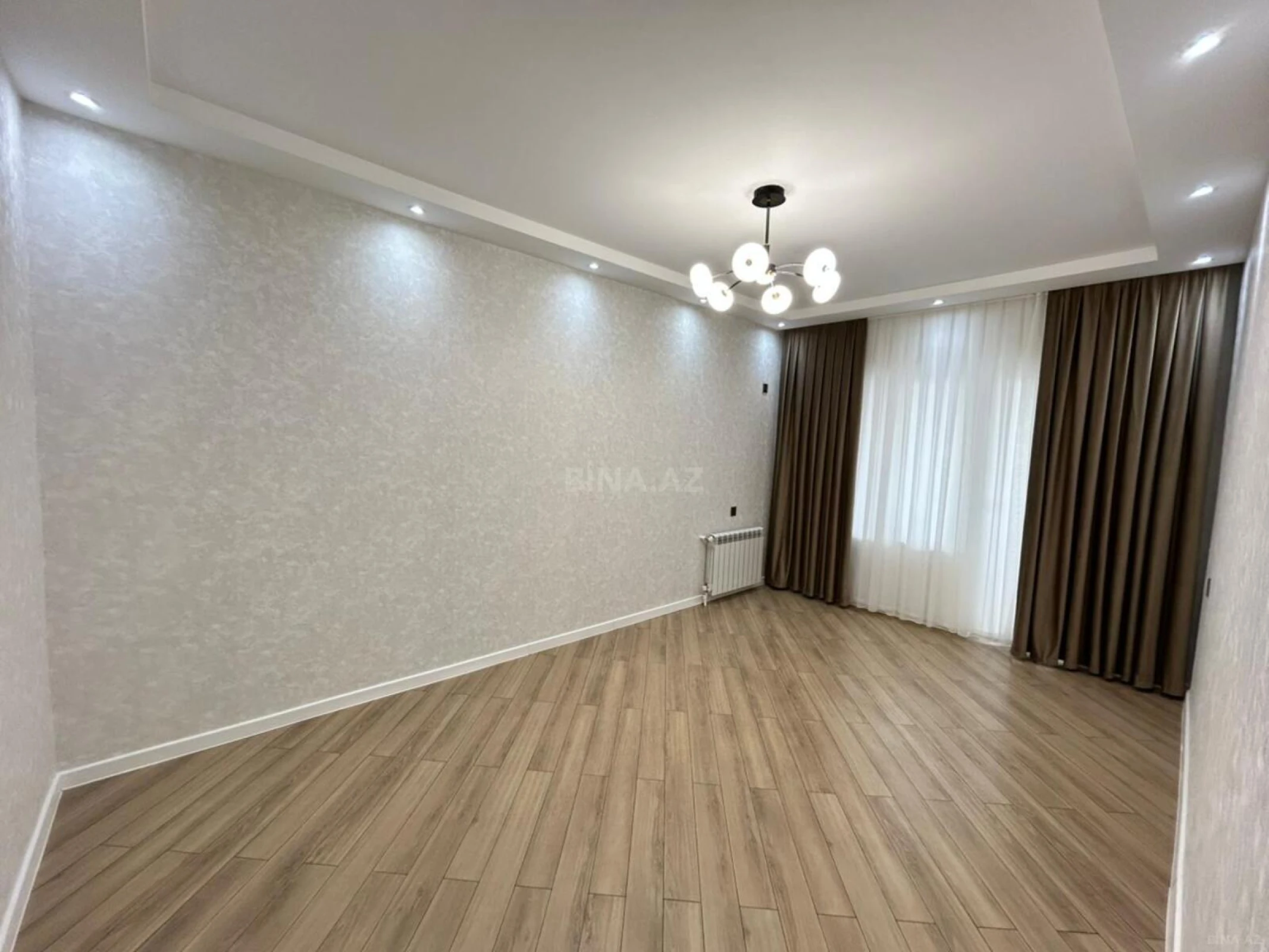Satılır 4 otaqlı mənzil 105 m²
