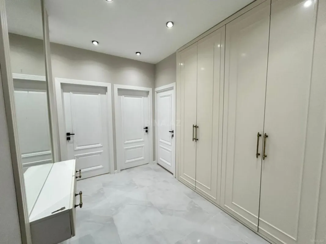 Satılır 4 otaqlı mənzil 105 m²