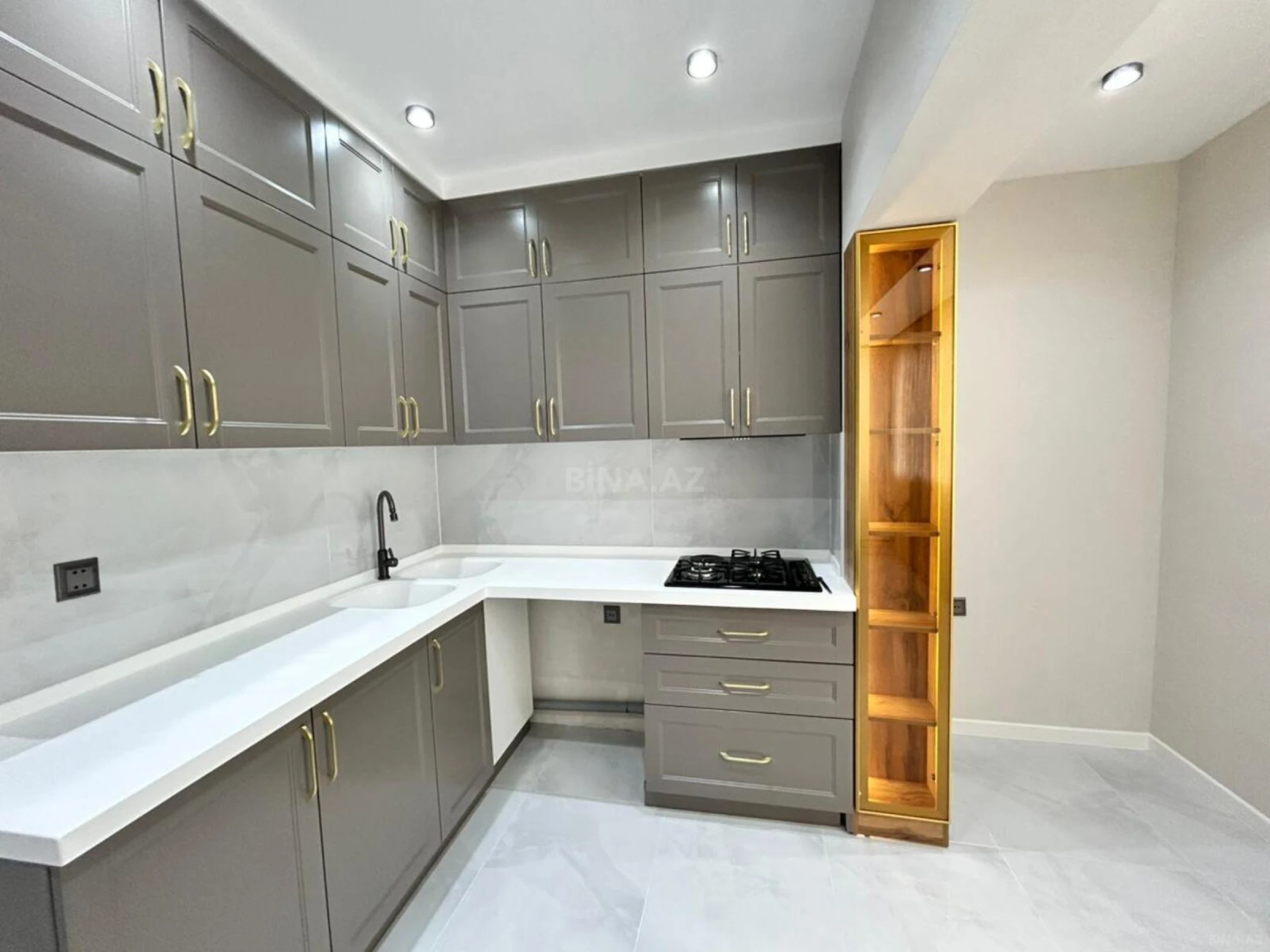 Satılır 4 otaqlı mənzil 105 m²