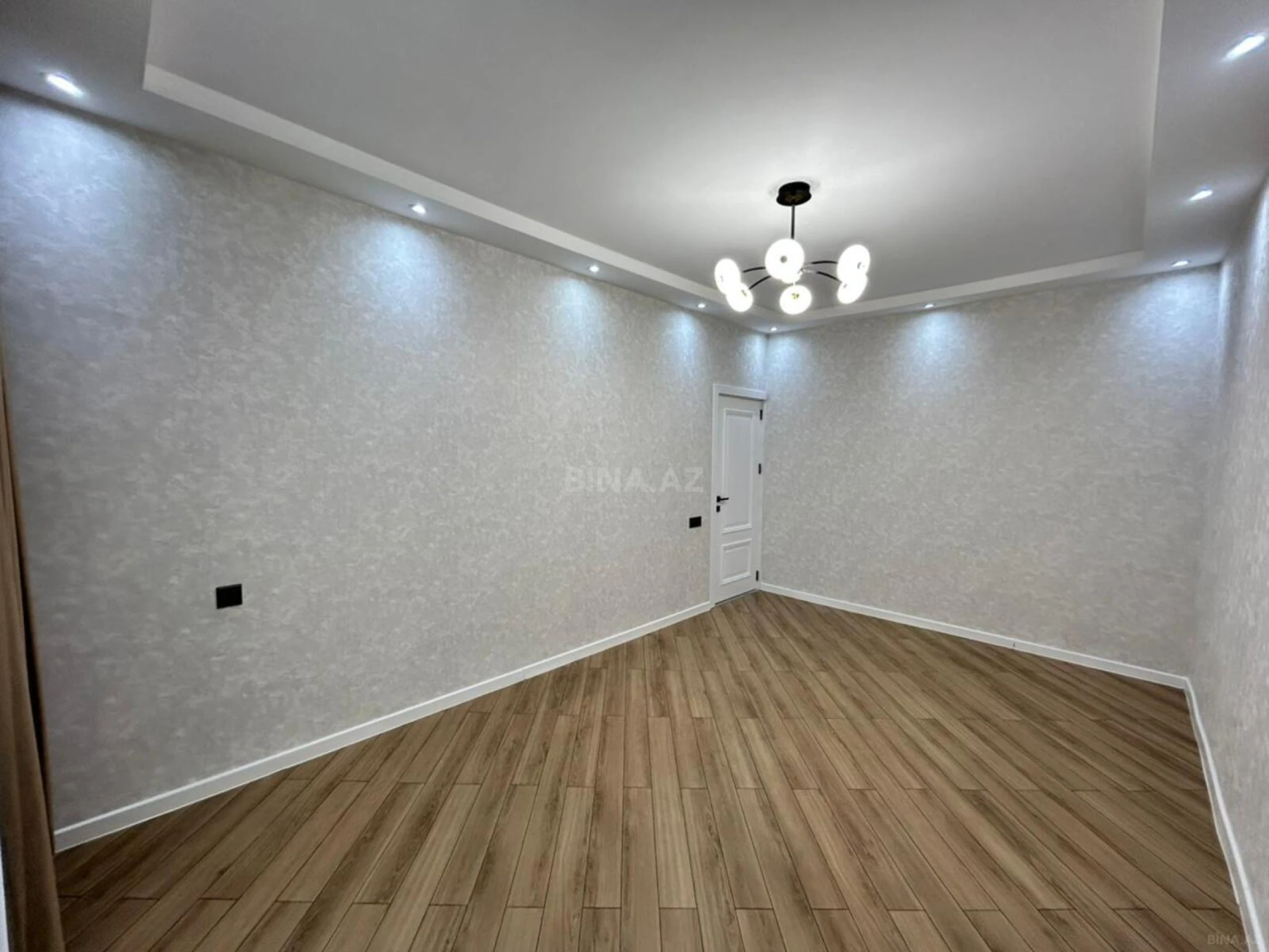 Satılır 4 otaqlı mənzil 105 m²
