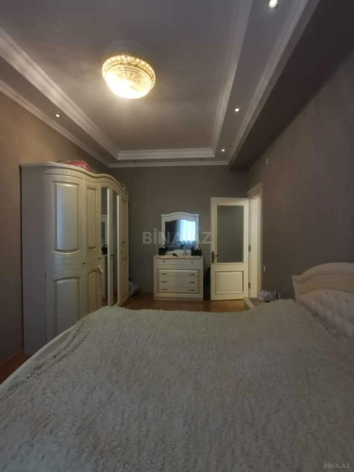 Satılır 3 otaqlı mənzil 102 m²