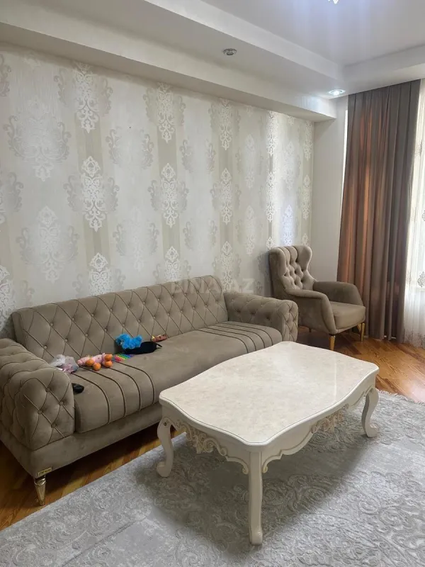 Satılır 2 otaqlı mənzil 102 m²