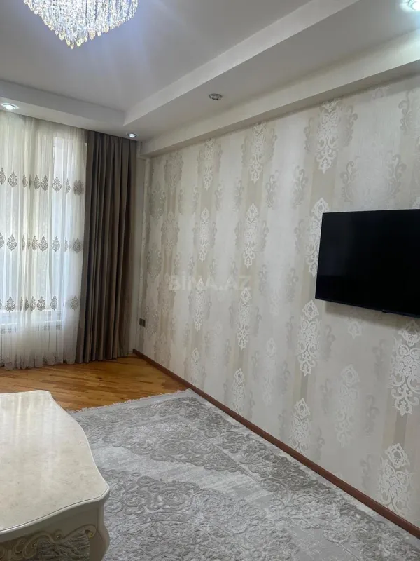 Satılır 2 otaqlı mənzil 102 m²