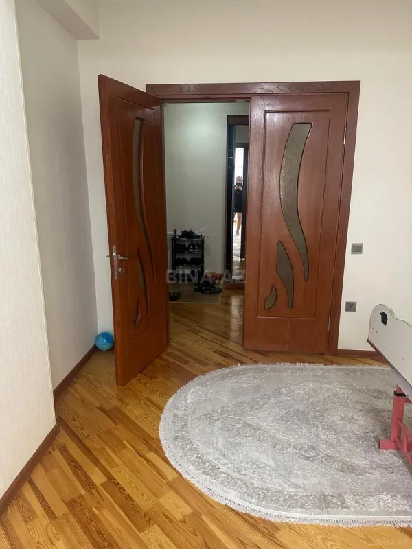 Satılır 2 otaqlı mənzil 102 m²