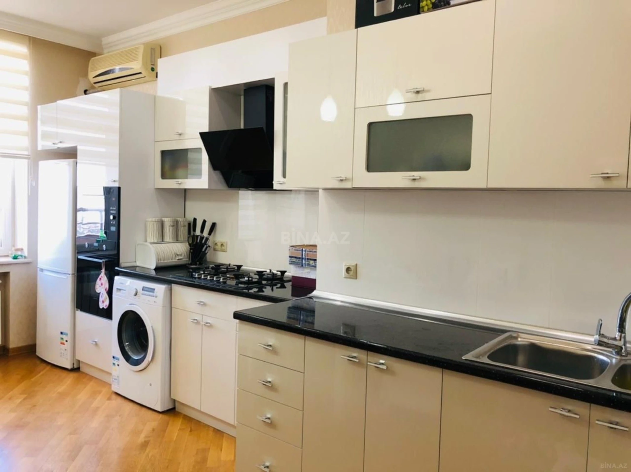 Satılır 2 otaqlı mənzil 90 m²