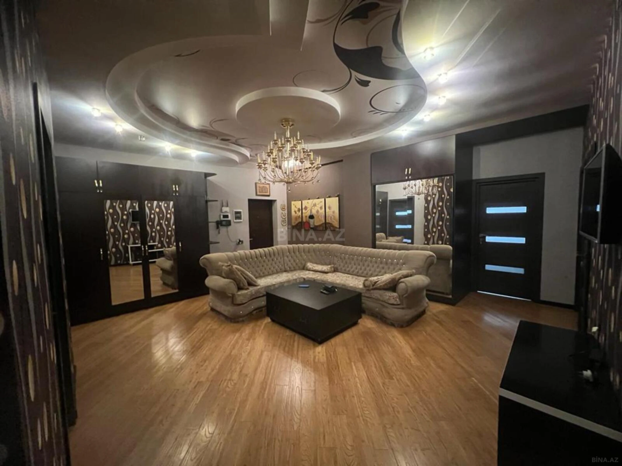 Kirayə verilir 4 otaqlı mənzil 160 m²