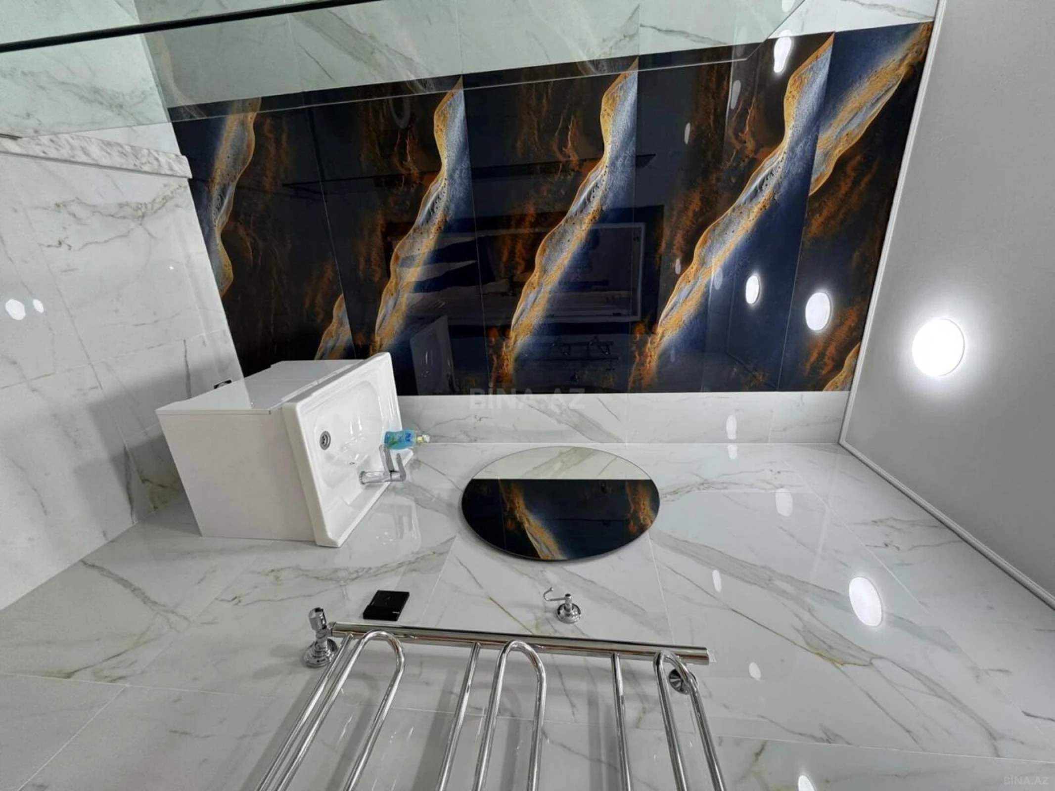 Kirayə verilir 3 otaqlı mənzil 132 m²