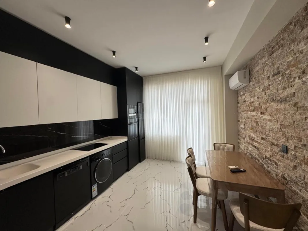 Kirayə verilir 3 otaqlı mənzil 132 m²