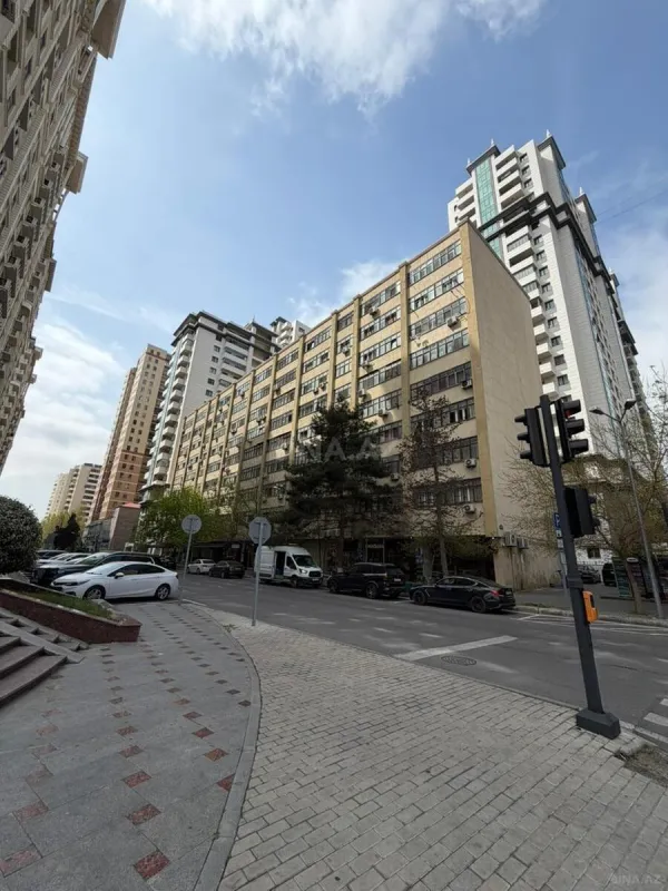 Satılır 4 otaqlı mənzil 110 m²
