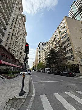 Satılır 4 otaqlı mənzil 110 m²