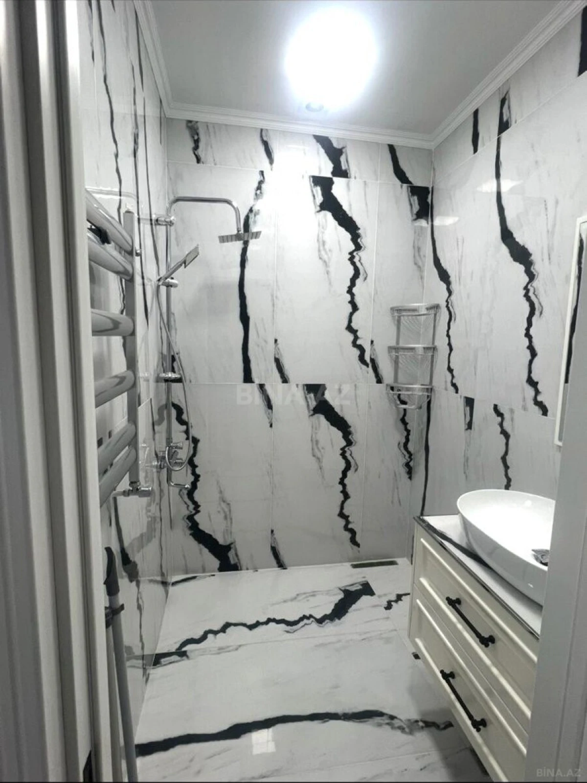 Satılır 3 otaqlı mənzil 128 m²