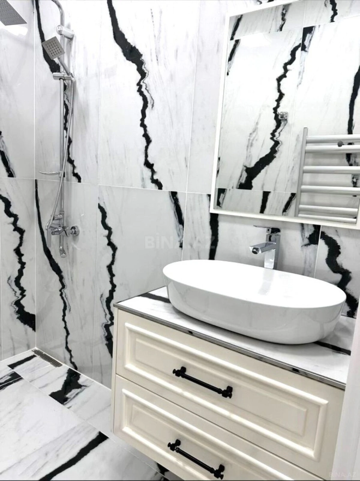 Satılır 3 otaqlı mənzil 128 m²