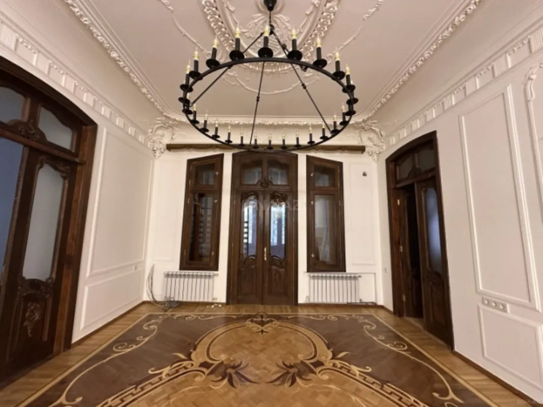 Kirayə verilir 5 otaqlı ofis 200 m²