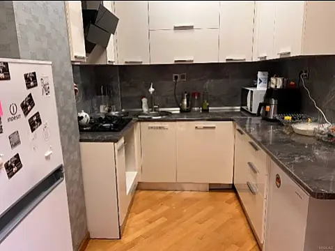 Kirayə verilir 2 otaqlı mənzil 75 m²