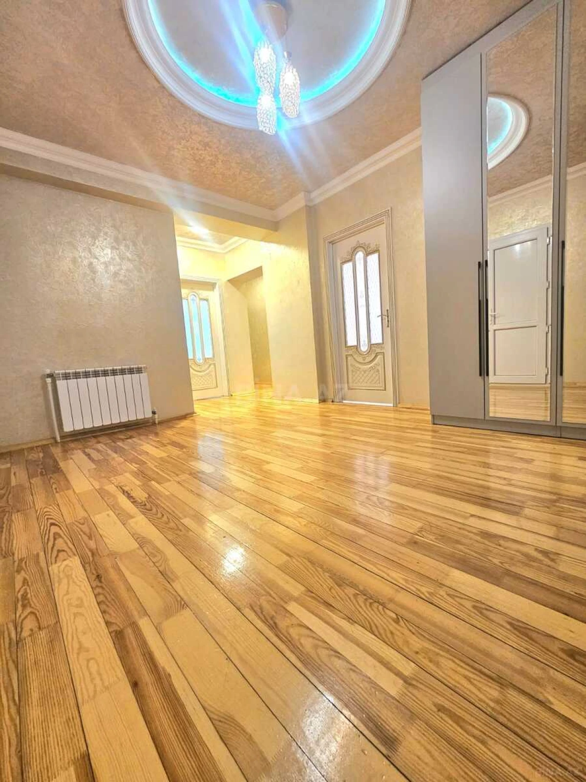 Satılır 3 otaqlı mənzil 120 m²