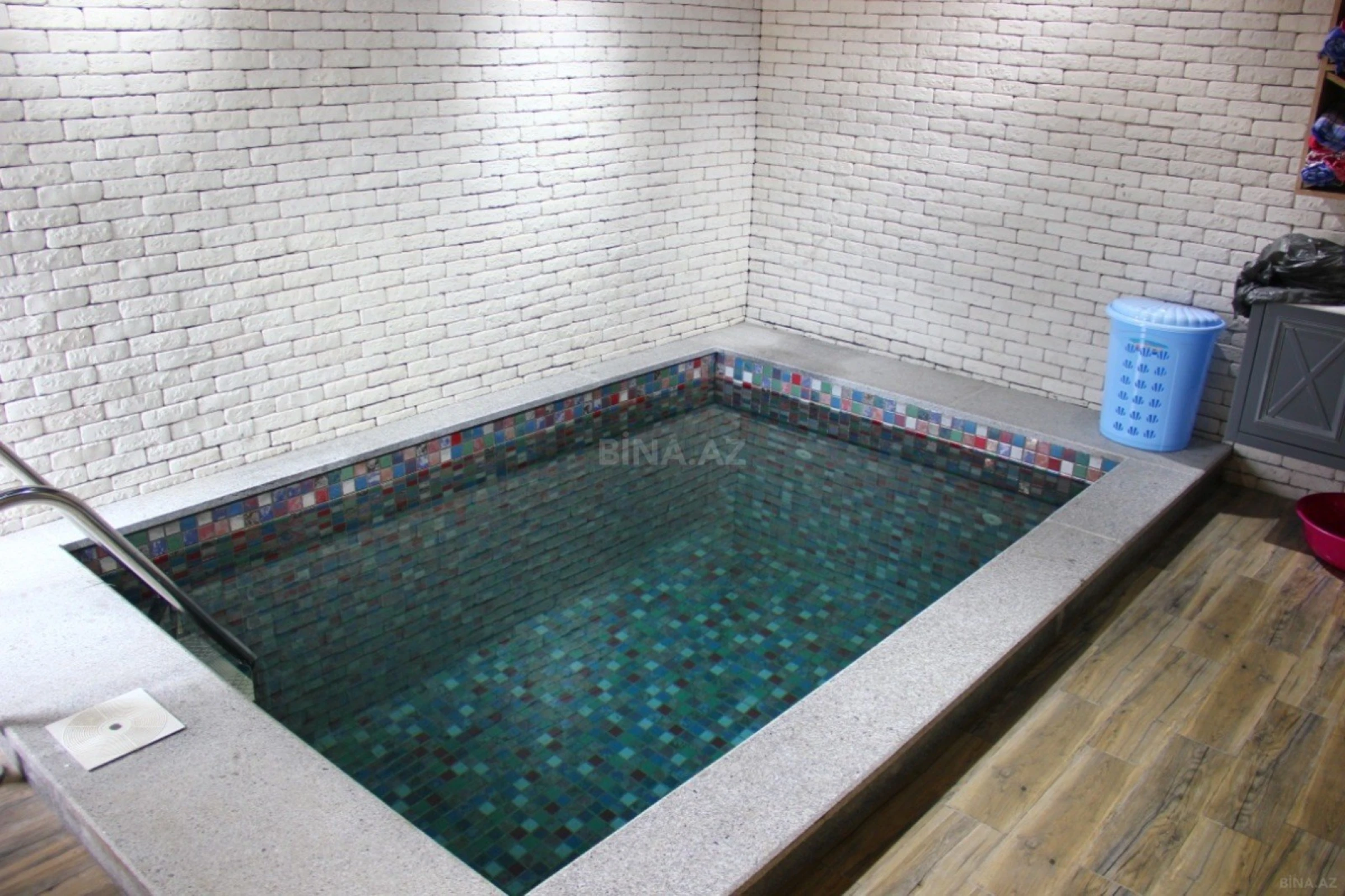 Kirayə verilir 6 otaqlı həyət evi 450 m²