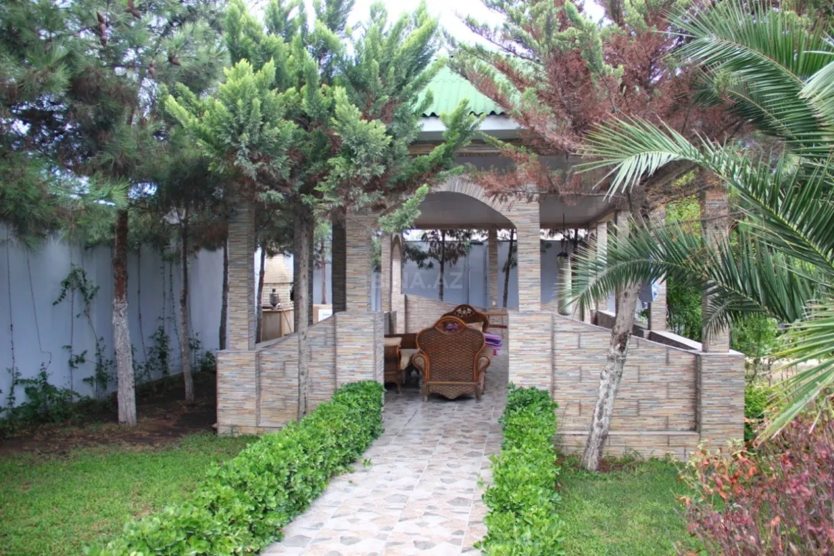 Kirayə verilir 6 otaqlı həyət evi 450 m²