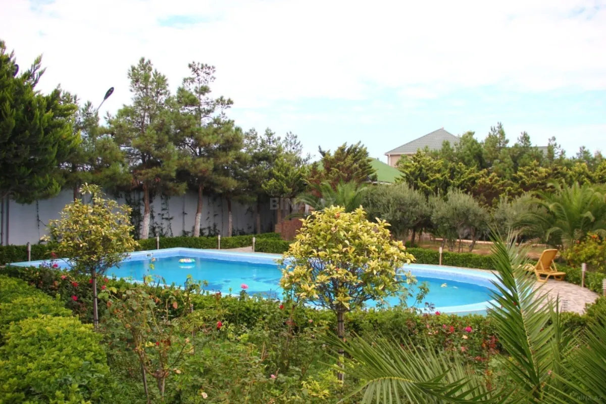 Kirayə verilir 6 otaqlı həyət evi 450 m²