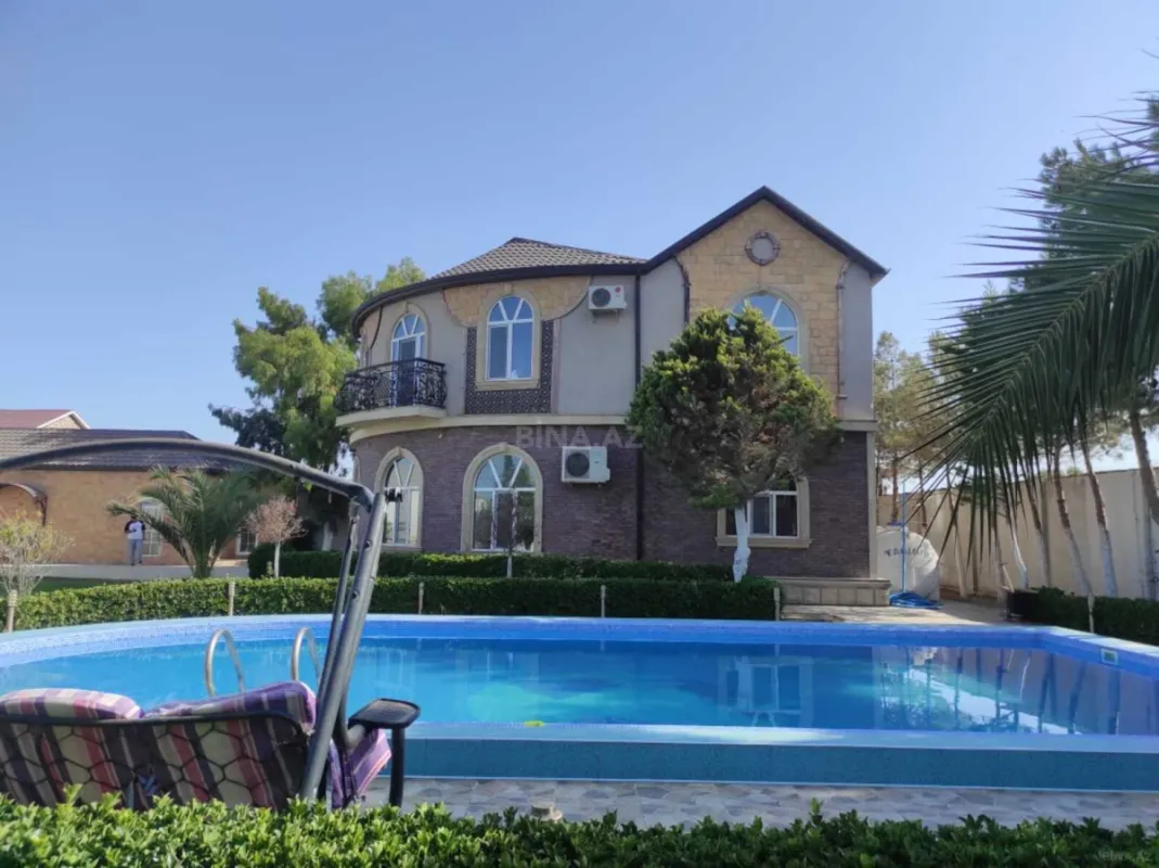 Kirayə verilir 6 otaqlı həyət evi 450 m²