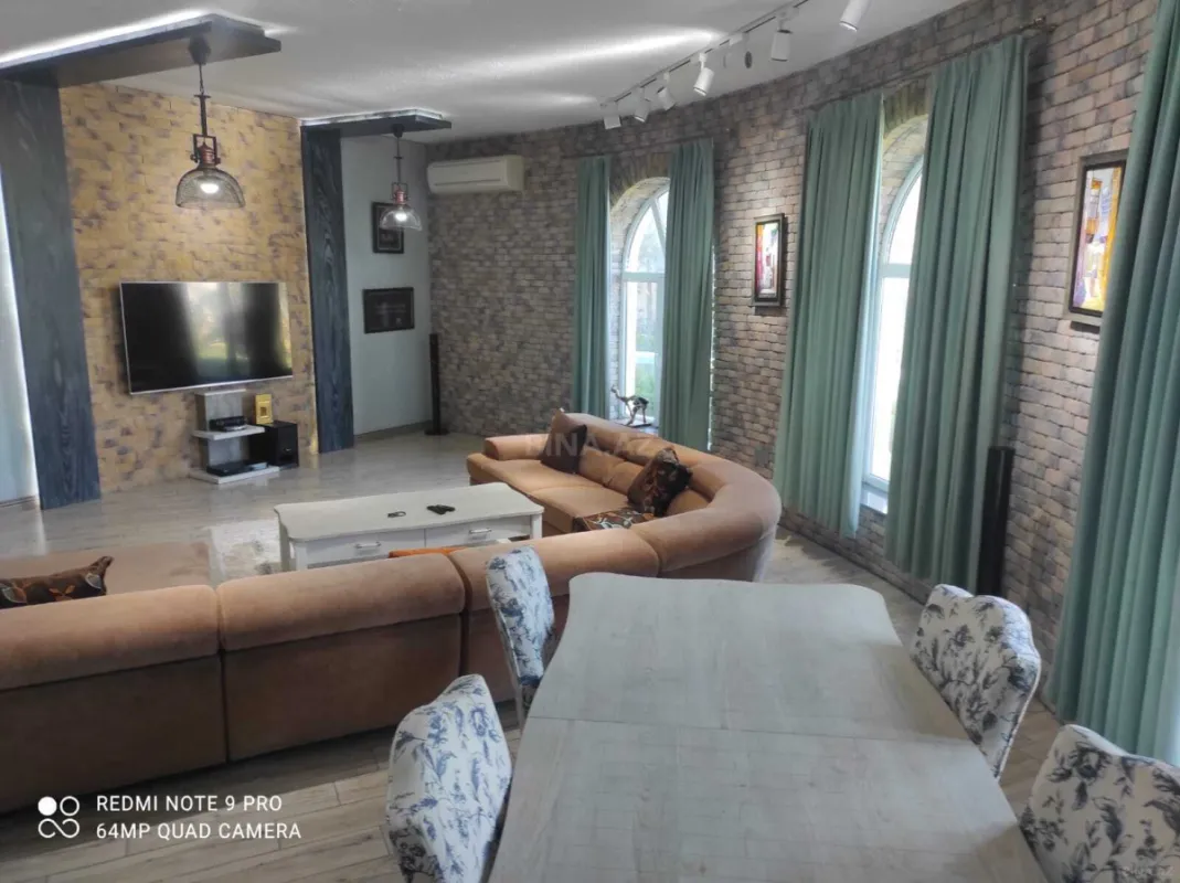 Kirayə verilir 6 otaqlı həyət evi 450 m²