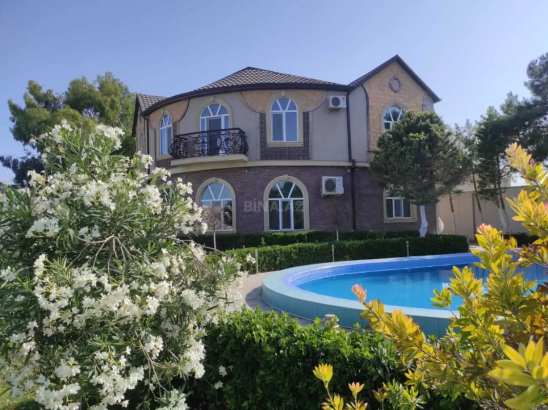 Kirayə verilir 6 otaqlı həyət evi 450 m²