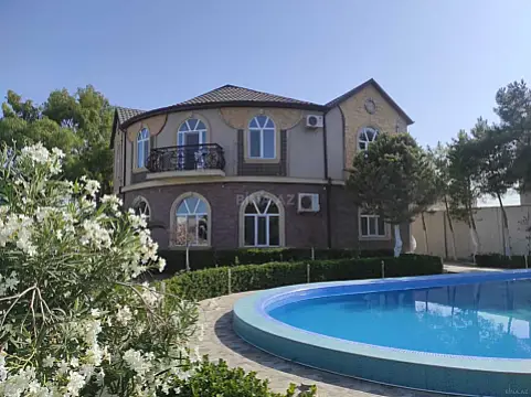 Kirayə verilir 6 otaqlı həyət evi 450 m²