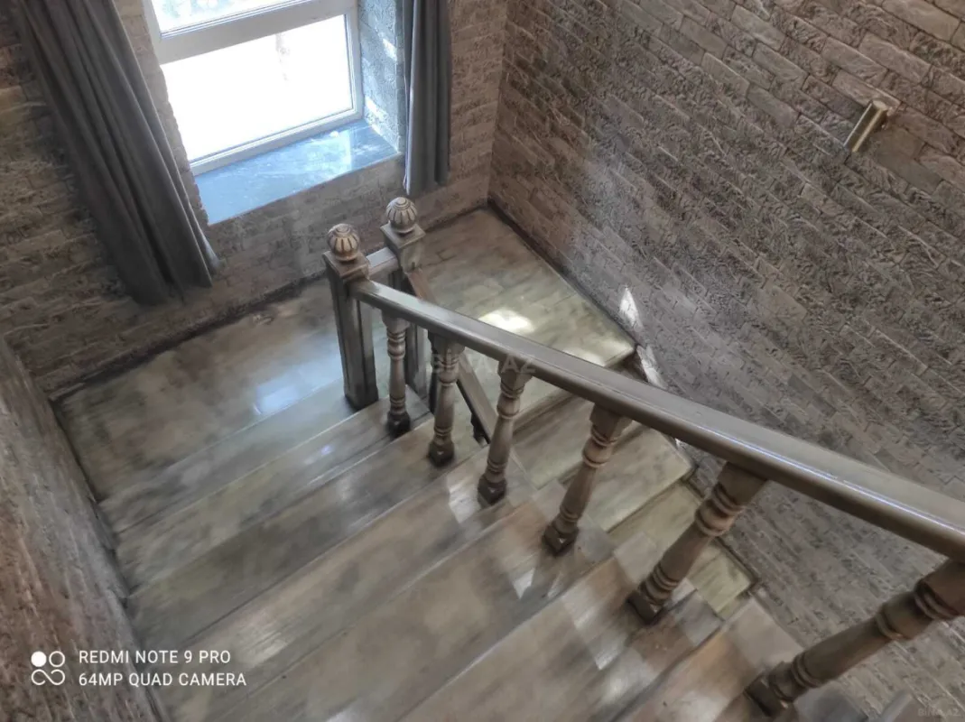 Kirayə verilir 6 otaqlı həyət evi 450 m²